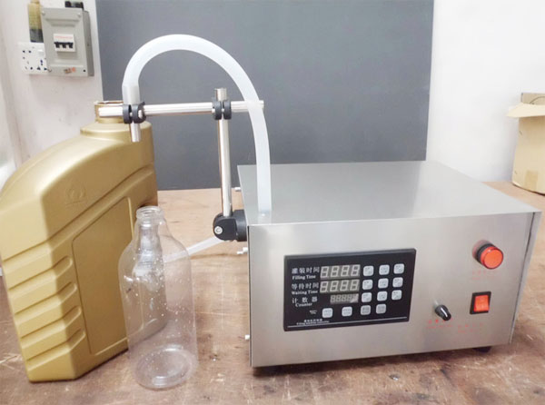 手動(dòng)小型定量灌裝機(jī)